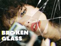 Broken Glass Photo Effect